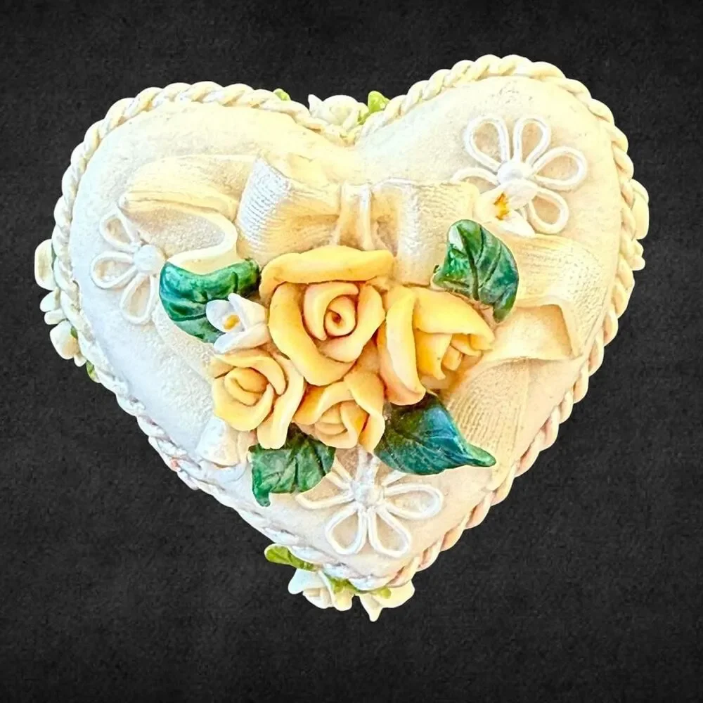 Vintage 90s Heart Ceramic Jewelry Trinket Box Cute Coquette Bows & Roses Small
